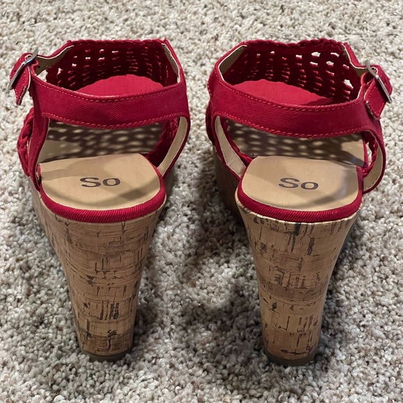 Red manmade textile lining wedge. Brand-SO. - Picture 8 of 8